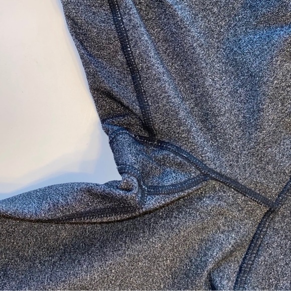 Lululemon grey wander under cropped leggings 4 - Picture 3 of 4